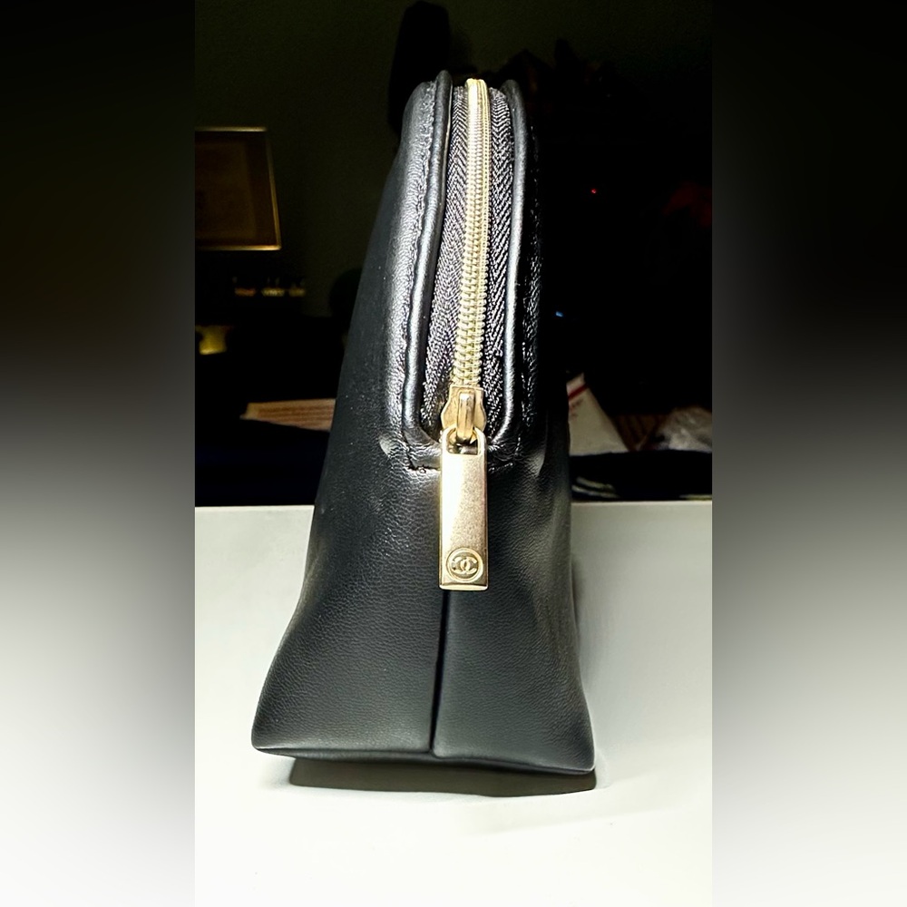 CHANEL Parfums Embossed Cosmetic Pouch in Black Faux Leather GWP - Picture 5 of 13